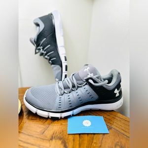 Under Armour girl sneaker